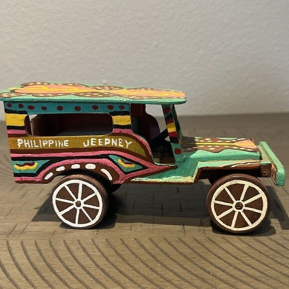 Vintage Hand-Made Wooden Philippine Jeepner - Picture 3 of 6